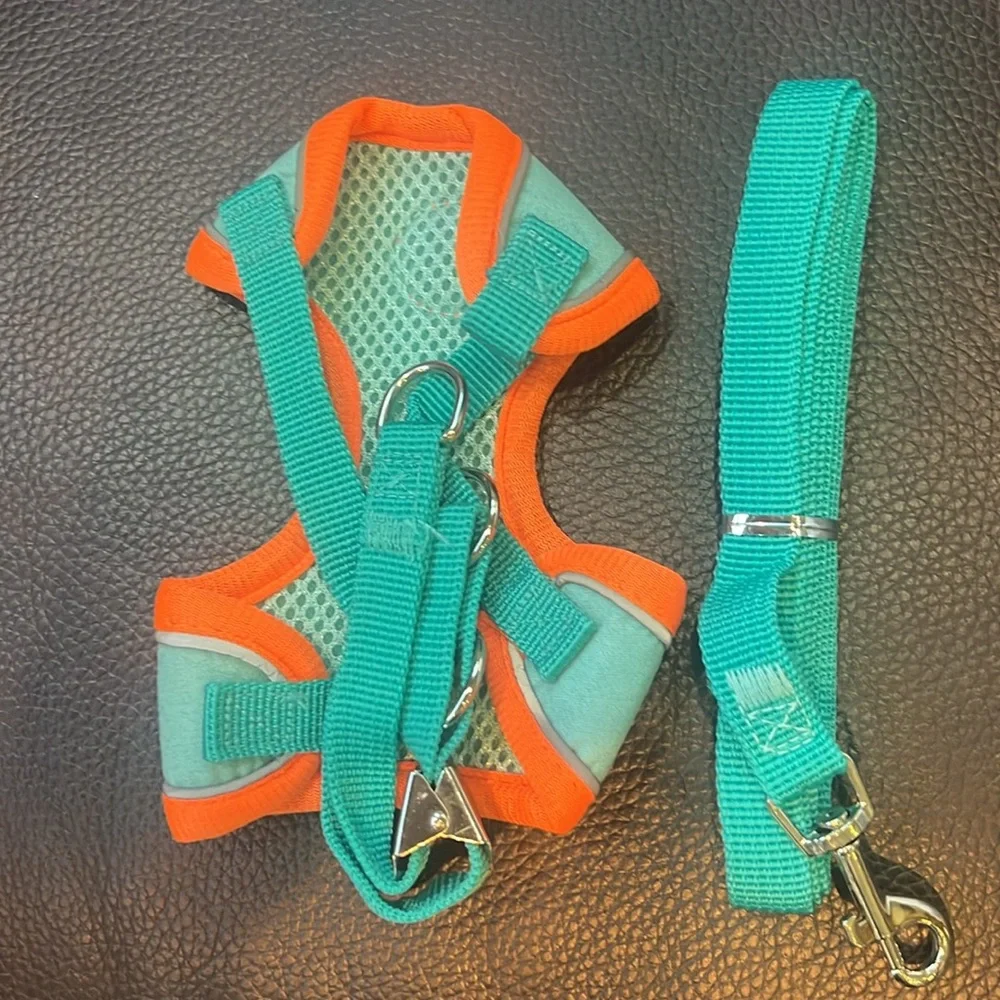 NWT CAT HARNESS AND LEASH SIZE MEDIUM